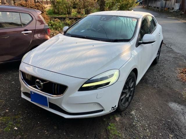VOLVO VOLVO V40 2016
