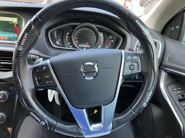 VOLVO VOLVO V40 2016