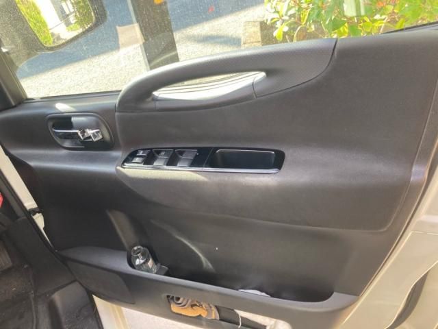 NISSAN SERENA  WG 2010