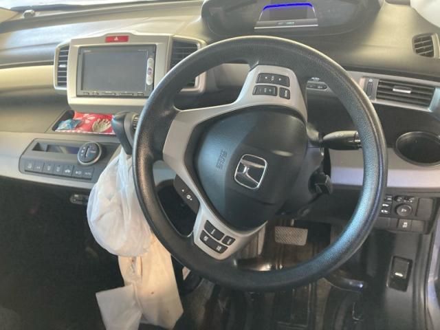 HONDA FREED HYBRID 2015