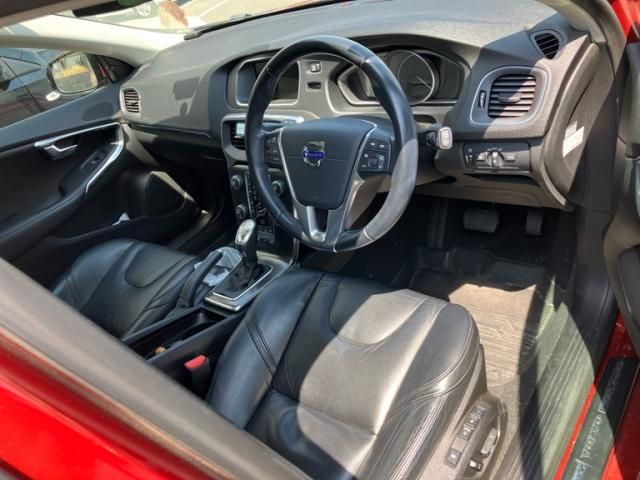 VOLVO VOLVO V40 2013