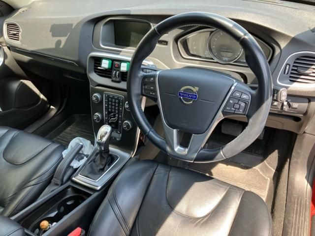 VOLVO VOLVO V40 2013