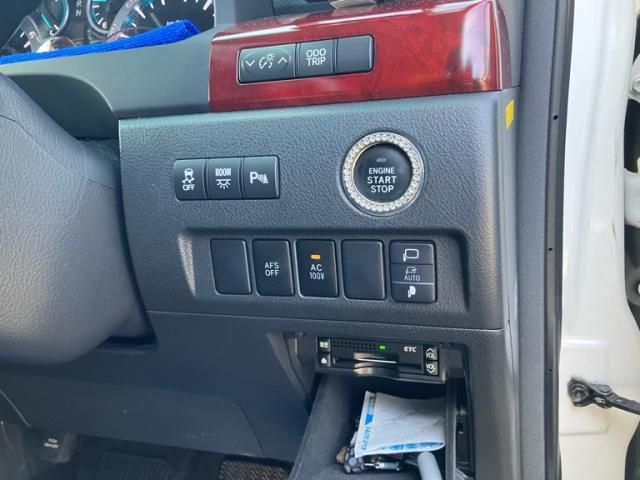 TOYOTA VELLFIRE 2008