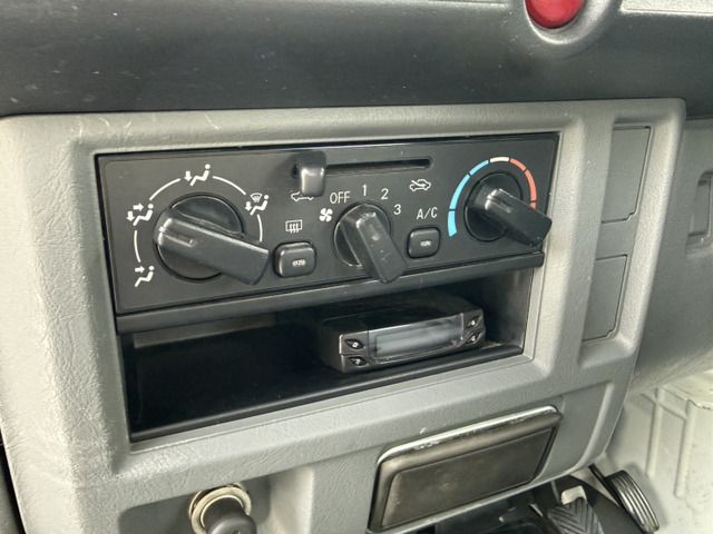 MITSUBISHI MINICAB van 2013