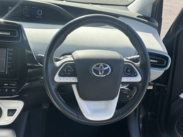 TOYOTA PRIUS 2016
