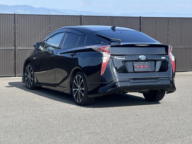 TOYOTA PRIUS 2016