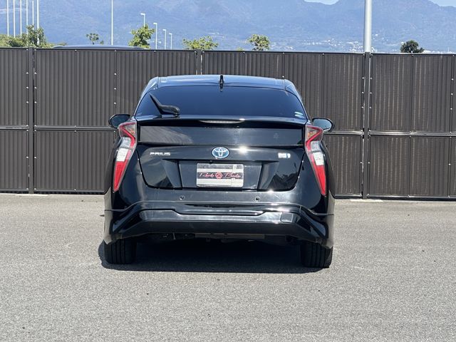 TOYOTA PRIUS 2016