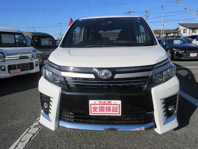 TOYOTA VOXY 2017
