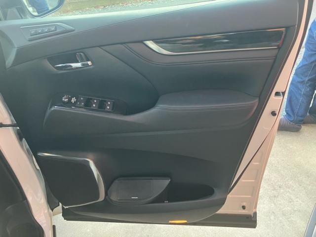 TOYOTA VELLFIRE 2016