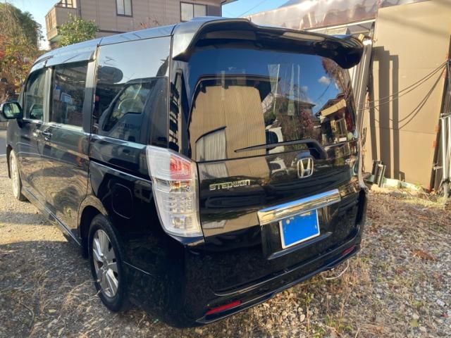 HONDA STEPWAGON SPADA 2011