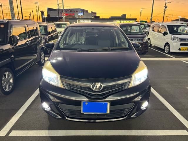 TOYOTA VITZ 2013