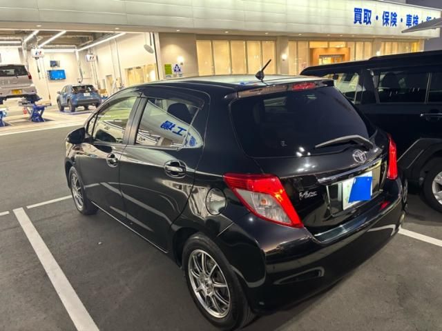 TOYOTA VITZ 2013