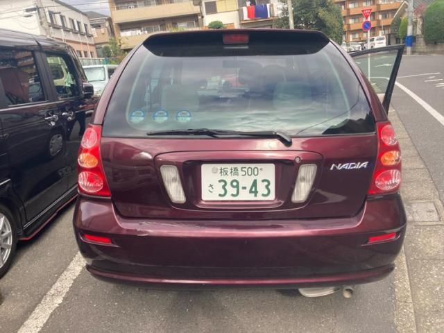 TOYOTA NADIA 2000