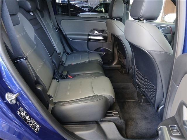 MERCEDES BENZ MERCEDES BENZ GLB 2023