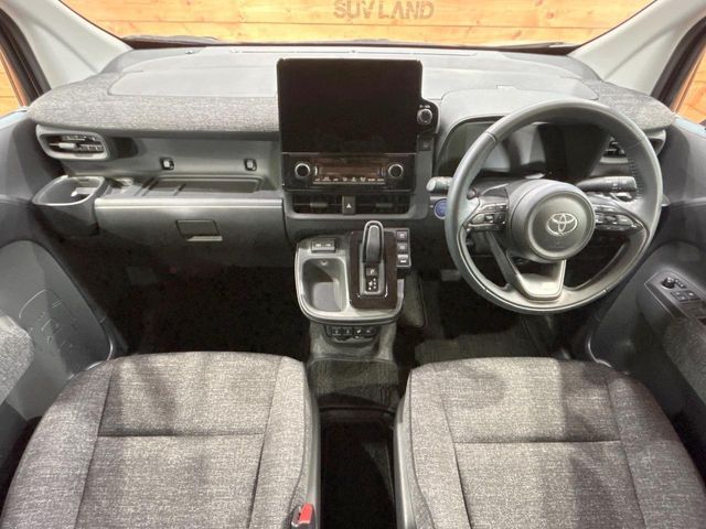 TOYOTA SIENTA HYBRID 2022