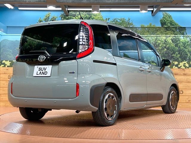 TOYOTA SIENTA HYBRID 2022