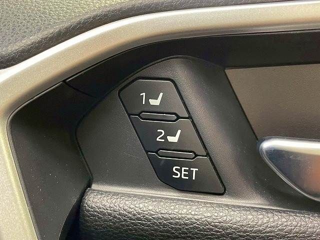 TOYOTA RAV4 4WD 2023