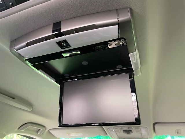 TOYOTA VELLFIRE 2013