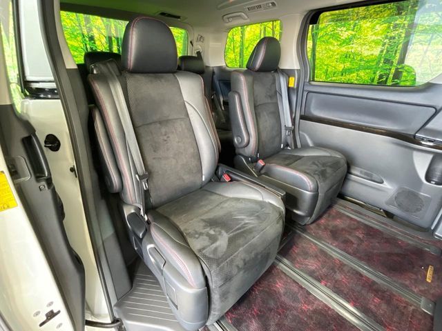 TOYOTA VELLFIRE 2013