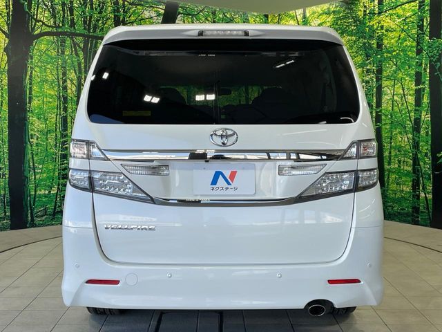 TOYOTA VELLFIRE 2013