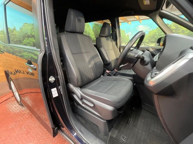 TOYOTA NOAH 2023