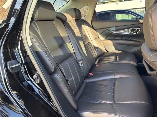 NISSAN FUGA HYBRID 2012