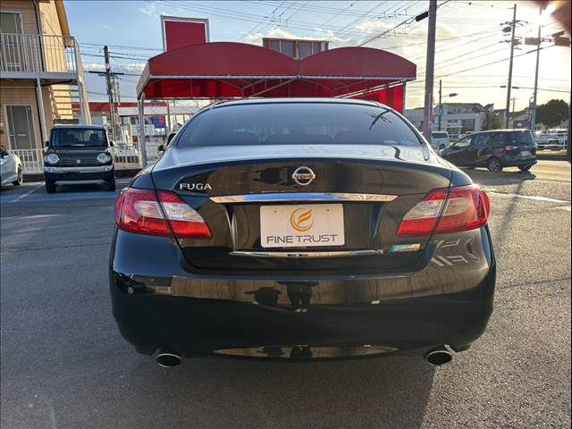 NISSAN FUGA HYBRID 2012