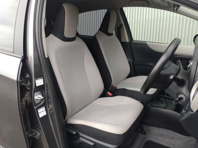 TOYOTA VITZ  4WD 2012