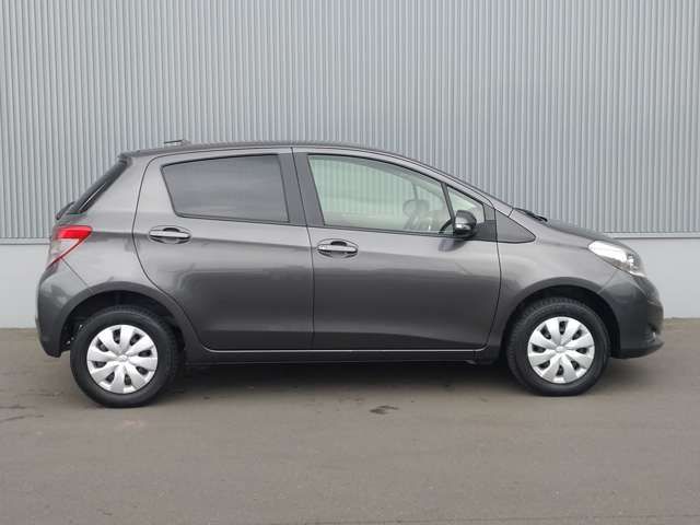 TOYOTA VITZ  4WD 2012