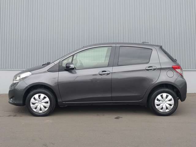 TOYOTA VITZ  4WD 2012