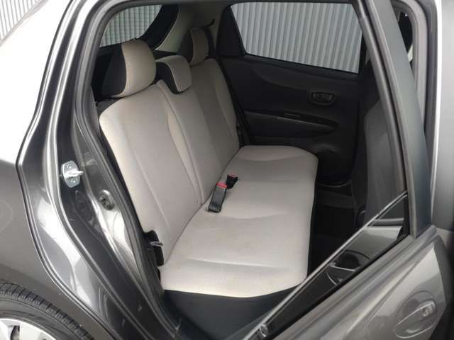 TOYOTA VITZ  4WD 2012