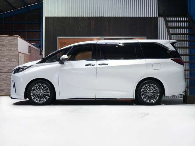 TOYOTA ???? LM500h 2024