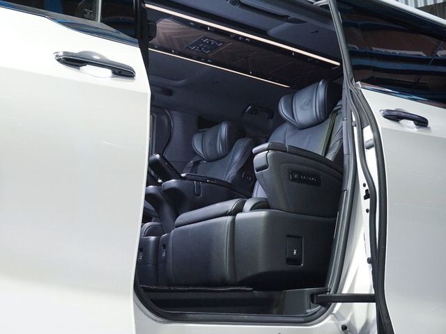 TOYOTA ???? LM500h 2024