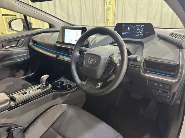 TOYOTA PRIUS 4WD 2025