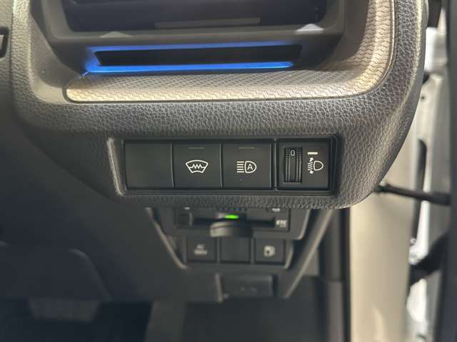 TOYOTA PRIUS 4WD 2025