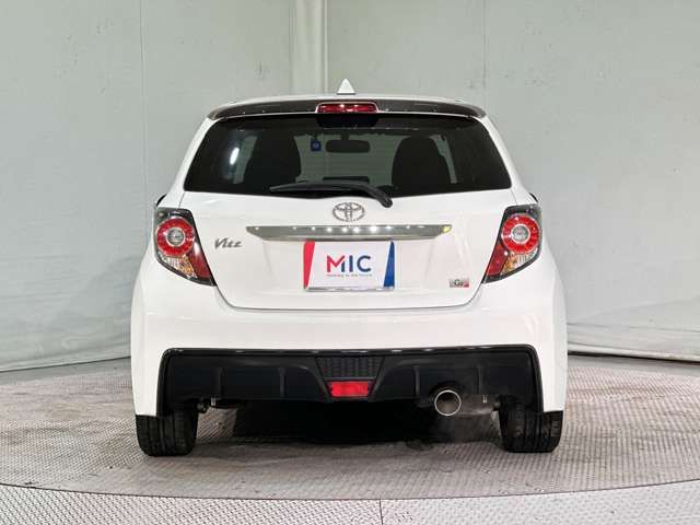 TOYOTA VITZ 2012
