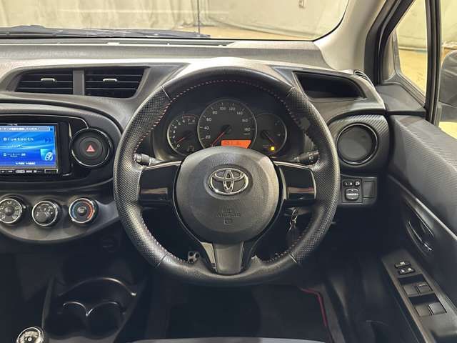 TOYOTA VITZ 2012