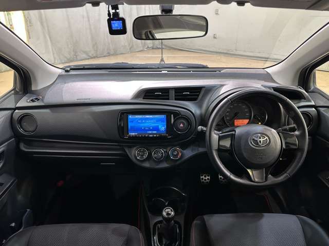 TOYOTA VITZ 2012