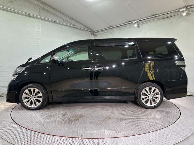 TOYOTA VELLFIRE 2011