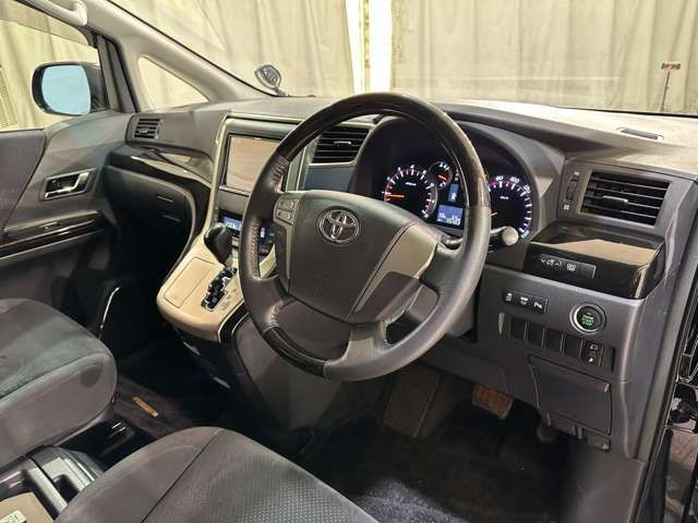 TOYOTA VELLFIRE 2011