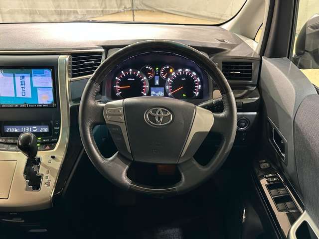 TOYOTA VELLFIRE 2011
