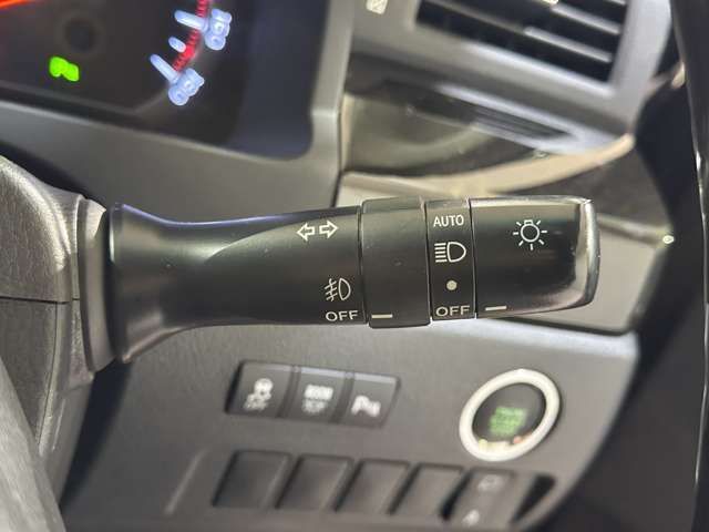 TOYOTA VELLFIRE 2011