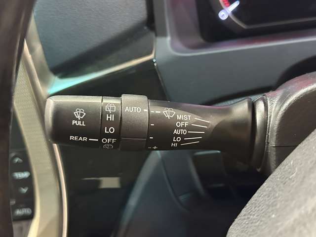 TOYOTA VELLFIRE 2011