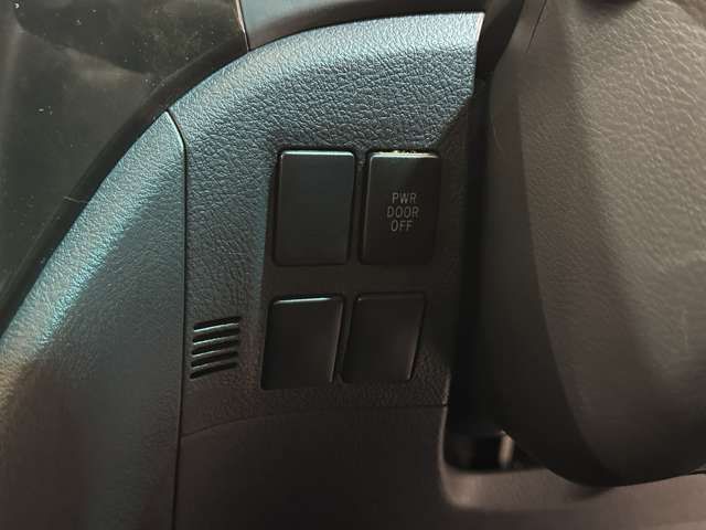 TOYOTA VELLFIRE 2011