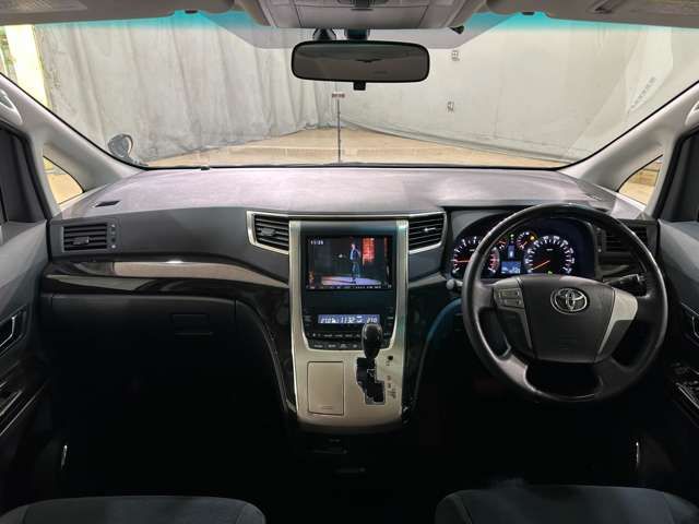 TOYOTA VELLFIRE 2011