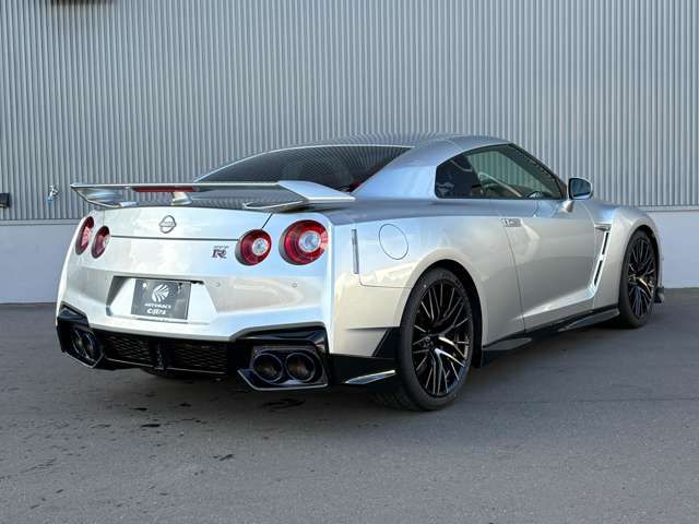 NISSAN GT-R 2025
