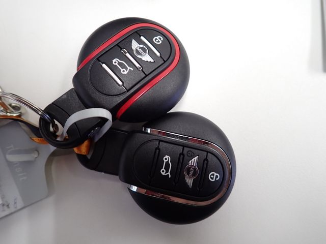 BMW BMW MINI COOPER D 5DOOR 2017