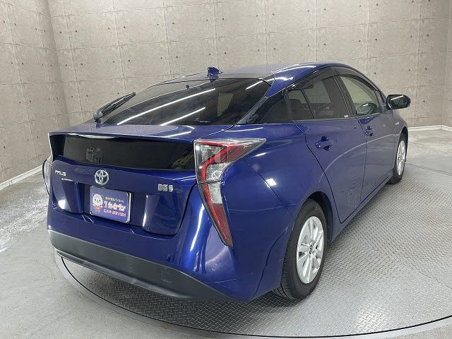 TOYOTA PRIUS 2016