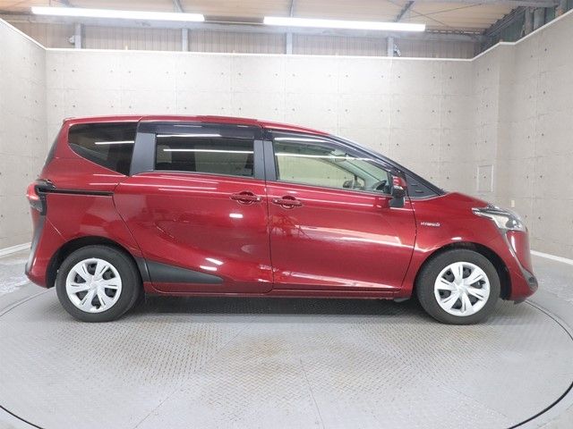 TOYOTA SIENTA HYBRID 2018