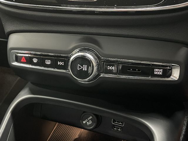 VOLVO VOLVO XC40 2022